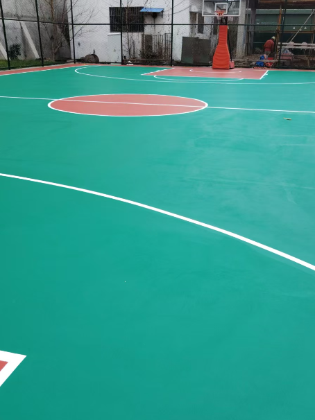 玉溪 球场长期使用易出现地面开裂